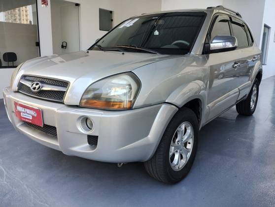 HYUNDAI TUCSON 2.0 MPFI GLS 16V 143CV 2WD FLEX 4P AUTOMÁTICO HYUNDAI TUCSON 2.0 MPFI GLS 16V 143CV 2WD FLEX 4P AUTOMÁTICO